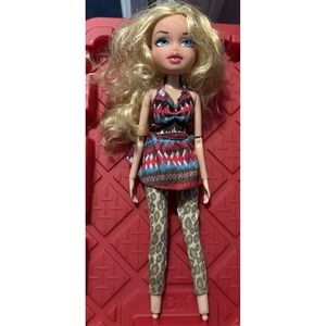 Vintage Bratz Doll 2001 Chloe *Missing Feet*
